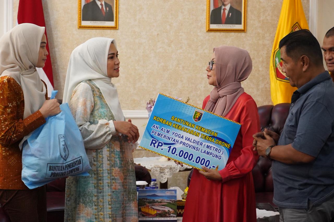 Pemprov Lampung Berikan Santunan dan Dukungan Moral bagi Keluarga Korban Kebakaran Terra Drone